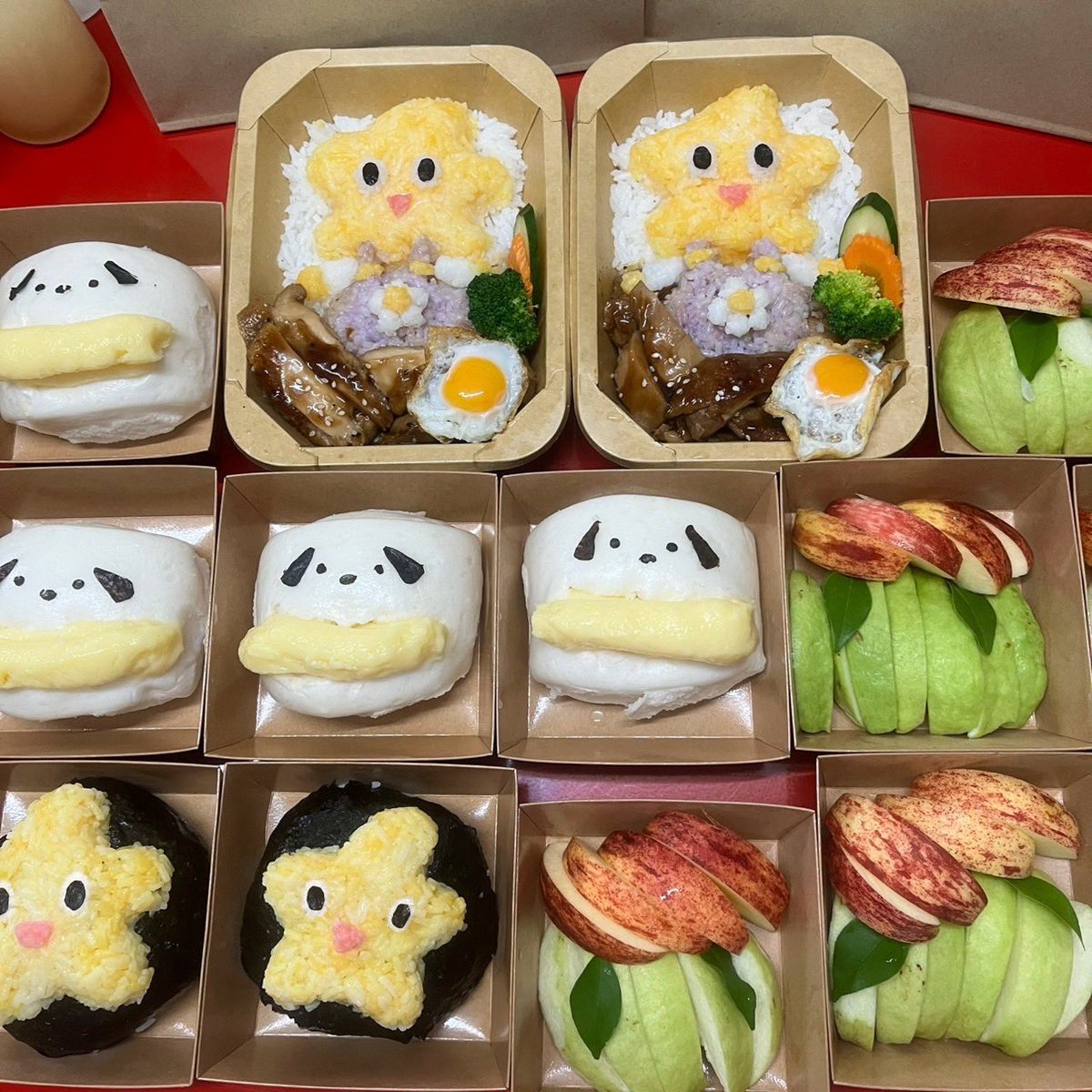 BesevboomF's tweet photo. ꒰    Today's Food Support 🍱   ꒱
— #อู๋บูม #AouBoom 🌼🧸⭐️

🎭 ; มื้อเที่ยงวันนี้ ขอจัดสำรับเติมพลังให้พี่โรมพี่ราฟฟี่แบบน่ารักคิ้วทึลสุดหัวใจ จะได้มีแรงกายแรงใจในการต่อสู้กับการถ่ายทำตลอดทั้งวัน!

— 🍱 
ข้าวสเต็กไก่เทอริยากิ 2 กล่อง
ข้าวห่อสาหร่ายไส้แฮมเบิร์ก 2 กล่อง 

— 🥤
นมชมพู 2 ขวด
น้ำมะพร้าว 2 ขวด
Yuzu honey 2 ขวด
ชาไทย 2 ขวด

— 🍎🍏
Mixed fruit แอปเปิ้ล ฝรั่ง 6 กล่อง

— 🥪
หมั่นโถวแซนวิช คัสตาร์ดครีม 4 กล่อง

Special Thanks : @Wait_JHS @ifyktify @hynoodlesoupe 💛💜🙏🏻