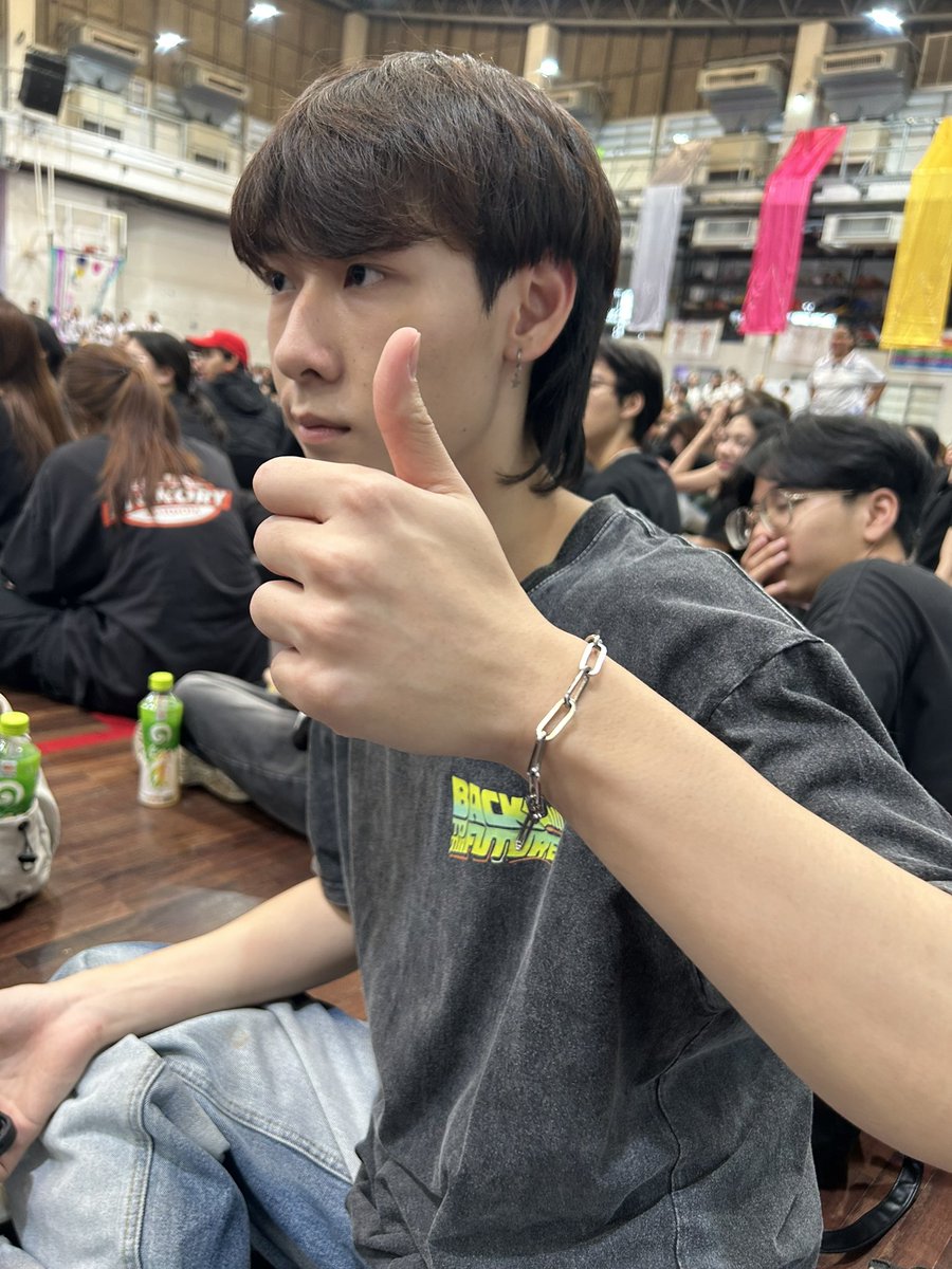 njprompt's tweet image. ปีหนึงแต่ไม่มีป้าย