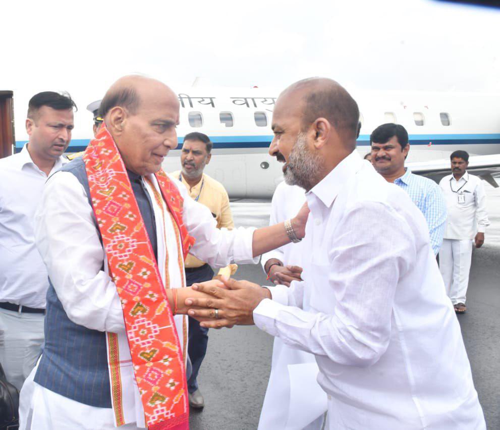 bandisanjay_bjp's tweet photo. Birthday greetings and best wishes  to Hon’ble Union Defence Minister Shri @rajnathsingh Ji.

Your life reflects dedication, wisdom, and tireless service to the nation and the party.

As Defence Minister, your work to strengthen our forces and promote self-reliance is truly inspiring.

Karyakartas like me deeply admire your journey and draw strength from it.

I pray to Prabhu ShriRam for your good health, happiness and long life in service to the nation.