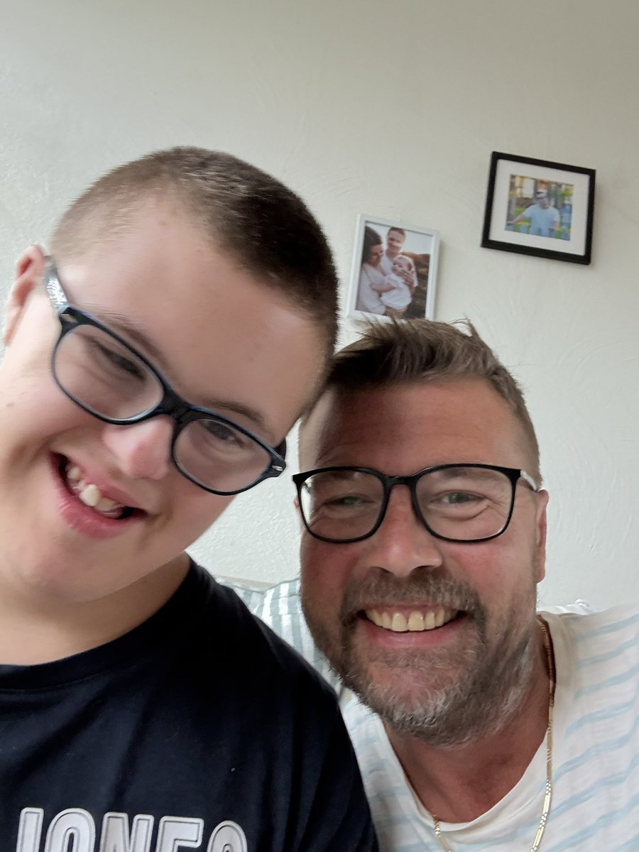 Goedemorgen
Stijn moest weer schakelen gisteren. Judo leraar heeft zijn arm gebroken dus weer geen judo 😞
Het wordt goedgemaakt want ze gaan de hele ochtend lekker in het buitenbad zwemmen. Stijn pikt dit weer op als een baas.💪🏻
Na het zwemmen lekker lunchen met tosti
Fijne dag