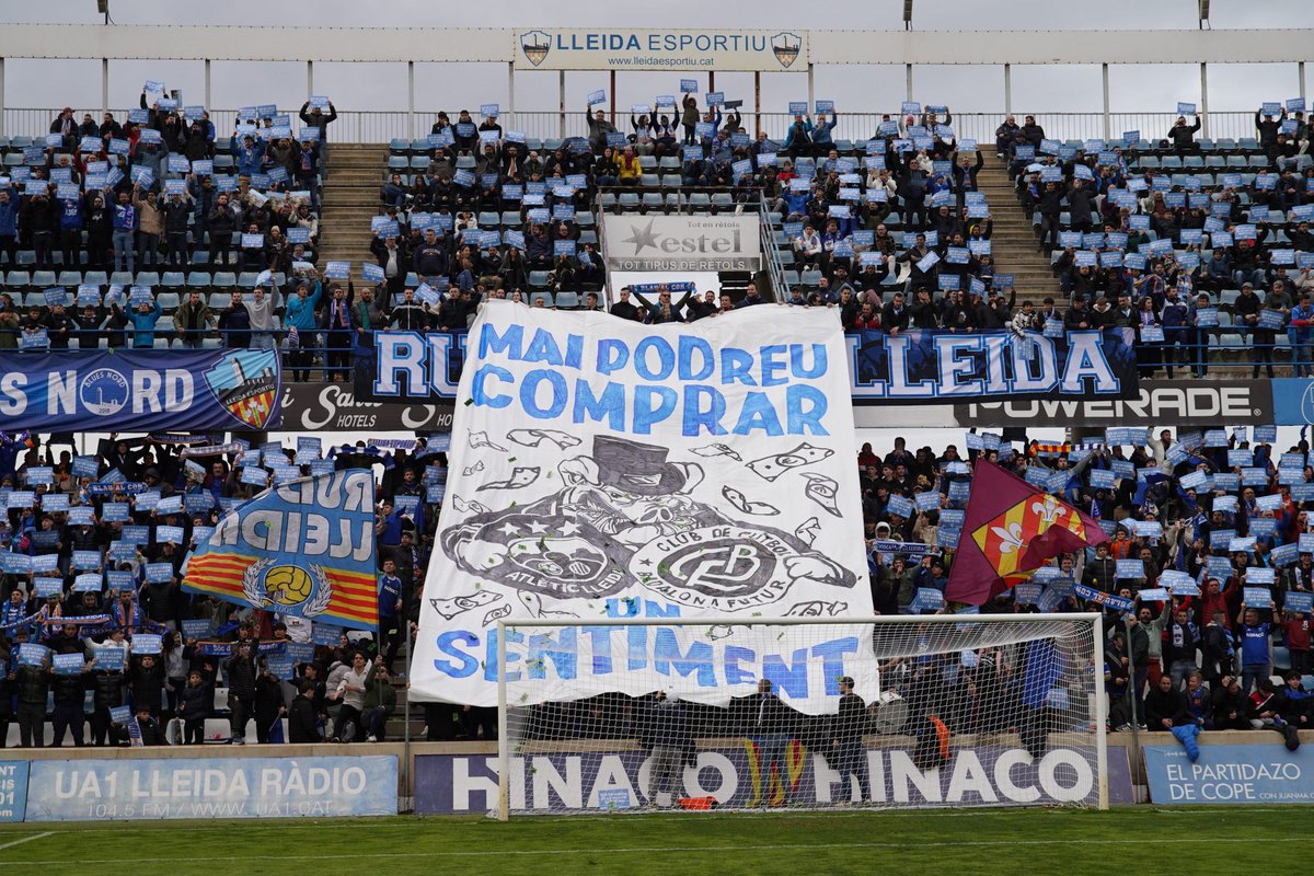PostureigLleida's tweet photo. Ahir es va complir un dels punts que comentava: el d'ascendir clubs a cop de talonari. Però el sentiment no es pot comprar, i intentar-ho genera més odi que altra cosa. Guanyant als despatxos: Almacelles, Alpicat, i ara Lleida. Menys que un club. https://t.co/qRuPrQiQkz