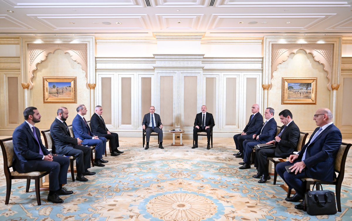 Meeting between President Ilham Aliyev and Armenian Prime Minister Nikol Pashinyan in Abu Dhabi

president.az/en/articles/vi…