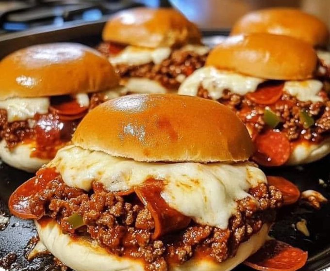 FoodPleaser's tweet image. Pepperoni Pizza Sloppy Joes