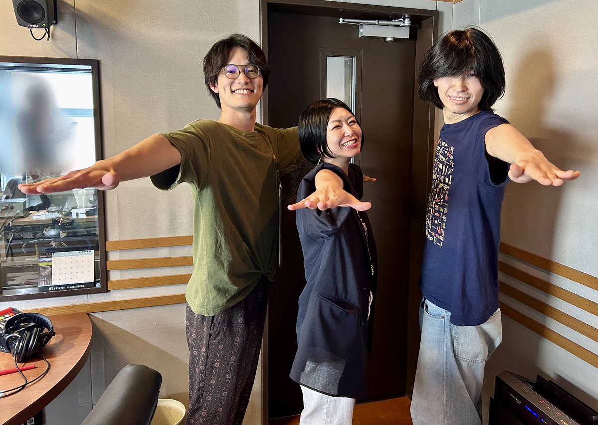 GOOD & NEW KYOTO (@goodandnewalpha) on Twitter photo #水平線 のボーカルギターのお二人、田嶋さん、安東さんにスタジオ生出演していただきました🎙️
💿先週7/4 新曲「#たまらないね!」リリース✨
🎤水平線企画「#潮の目 -いつ-」7/24(木)心斎橋 LIBE HOUSEにて!
radiko⬇️
radiko.jp/share/?t=20250… #グッドニュー #晩酌の流儀 #水平線 のボーカルギターのお二人、田嶋さん、安東さんにスタジオ生出演していただきました🎙️
💿先週7/4 新曲「#たまらないね!」リリース✨
🎤水平線企画「#潮の目 -いつ-」7/24(木)心斎橋 LIBE HOUSEにて!
radiko⬇️
radiko.jp/share/?t=20250… #グッドニュー #晩酌の流儀