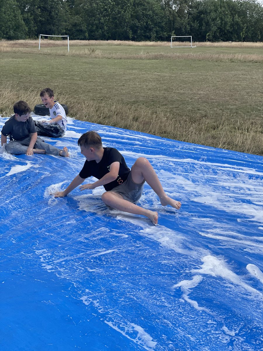GD_Primary's tweet image. Team GD is all about play so we don’t do discos or proms for Y6 leavers, we do water slides! @OPAL_CIC @OPALOutdoorplay @JessicaBF1980 @AnaArdelean13 @Child_Leeds @PlayEngland @Leeds_Learning It’s now packed in time for the hosepipe ban!