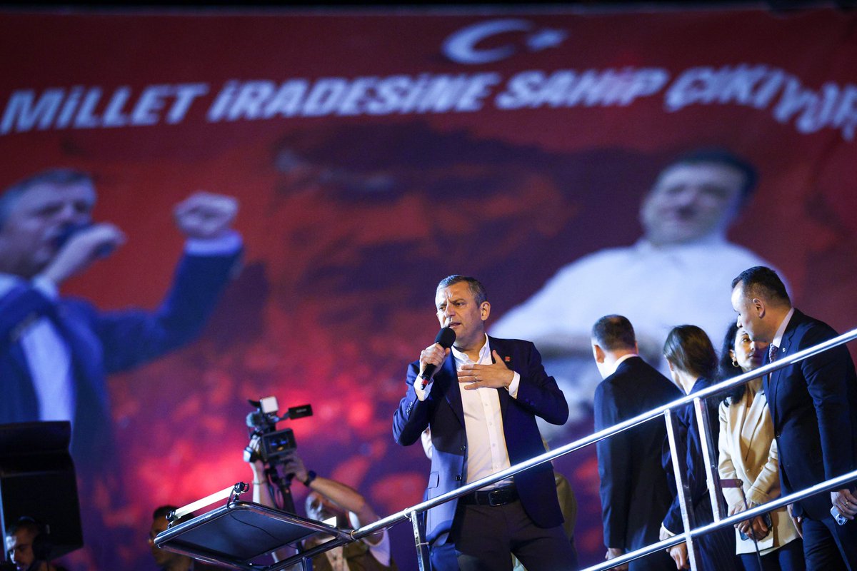 "Erdoğan böyle bir CHP istemiyor. Çünkü bu tip bir muhalefete karşı seçim kazanması imkansız. İmamoğlu’nun hapsedilmesi de sorunu bütünüyle çözmüyor. (...) İşte bu yüzden ne pahasına olursa olsun CHP’yi siyaseten teslim almak istiyor."
<a href="/GultekinBerkant/">Berkant Gültekin</a>

birgun.net/makale/erdogan…