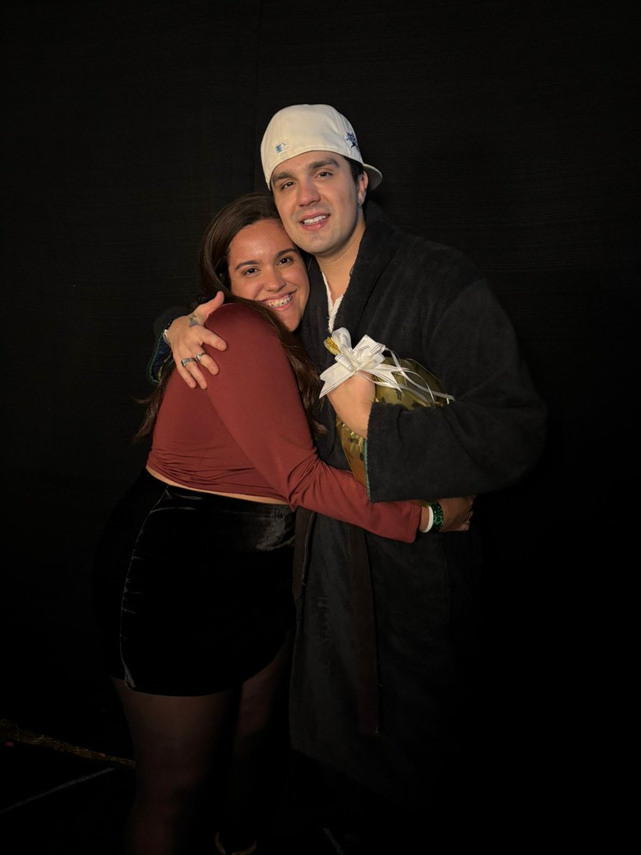 prasemprevclr's tweet photo. você cura onde dói, meu amor! sou completamente apaixonada por você! o meu olhar sempre vai cruzar o universo pra encontrar o seu 🥰❤️ @luansantana @centraldoluan https://t.co/VrbBxcrXfZ