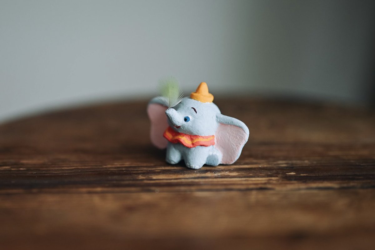 粘土で作ったチビサイズのダンボ