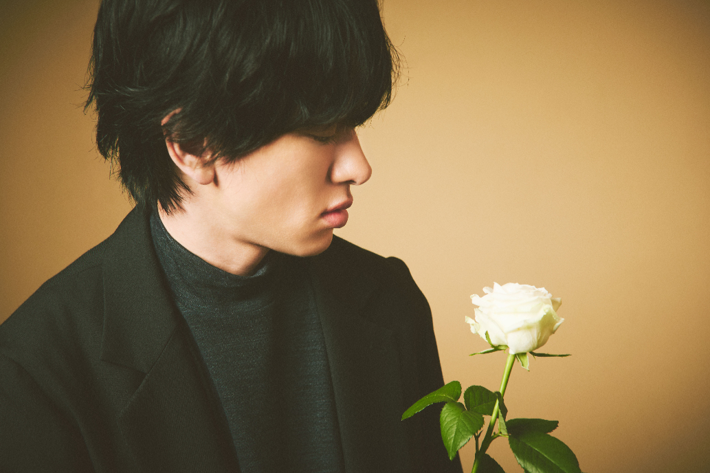 oshiraku's tweet photo. 🎤#推し楽 インタビュー👀✨

ドラマ「#私の夫と結婚して」に出演中の #横山裕 さんに���ングインタビュー🌹

👉https://t.co/joqBjNxuhV

ドラマの見どころや、横山さんが考える“後悔しない人生”についても。

🖤「みんな幸せになってほしい」という、横山さんの温かく、深みのあるお言葉に注目です✨ https://t.co/YLgP0R9rN7