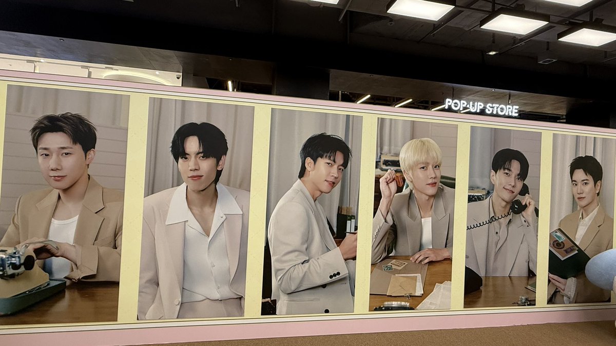 circle1223's tweet photo. 商品一堆都賣完的快閃店🥲
錢包準備好了 但沒有商品可買耶
#인피니트 #INFINITE
#피릿츠 #PIRITZ
#PIRITZ_POPUP #PIRITZ_TIMEPOSTOFFICE https://t.co/VfITWB3Dhc