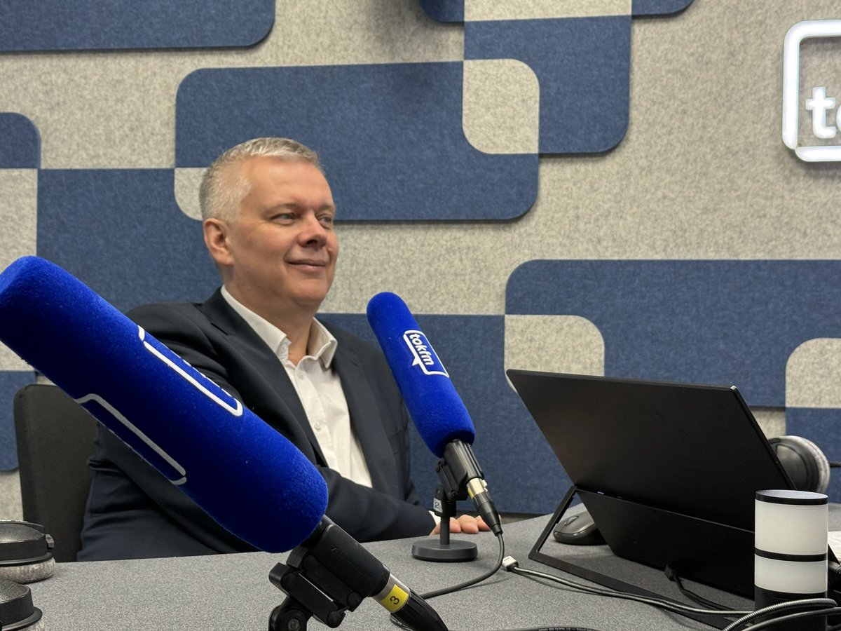 JakubZebrowski's tweet image. .@TomaszSiemoniak w @Radio_TOK_FM: Szanuję @szymon_holownia jako marszałka sejmu i dobrze mi się z nim współpracuje. Jeśli chodzi o moje relacje z marszałkiem Hołownią jako prostego ministra z rządu, to mam zaufanie. Nigdy w jakiś sprawach parlamentarnych, o które go prosiłem,…