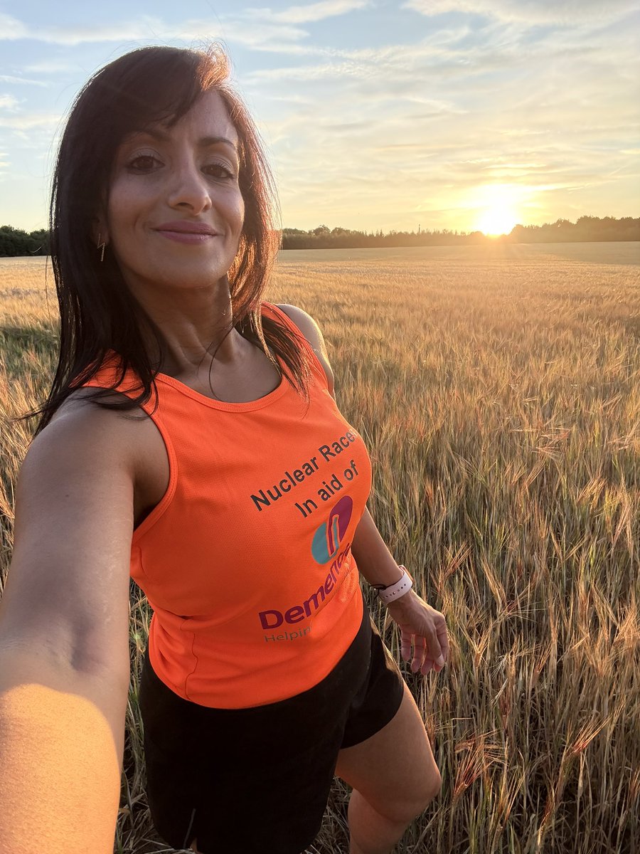 #runstreak day 2,680 🧡 
Last nights run 😍
Chasing sunset again 🥰
A brilliant day at work followed by unwinding along the trails before bed. Love summer evenings like this 🧡
