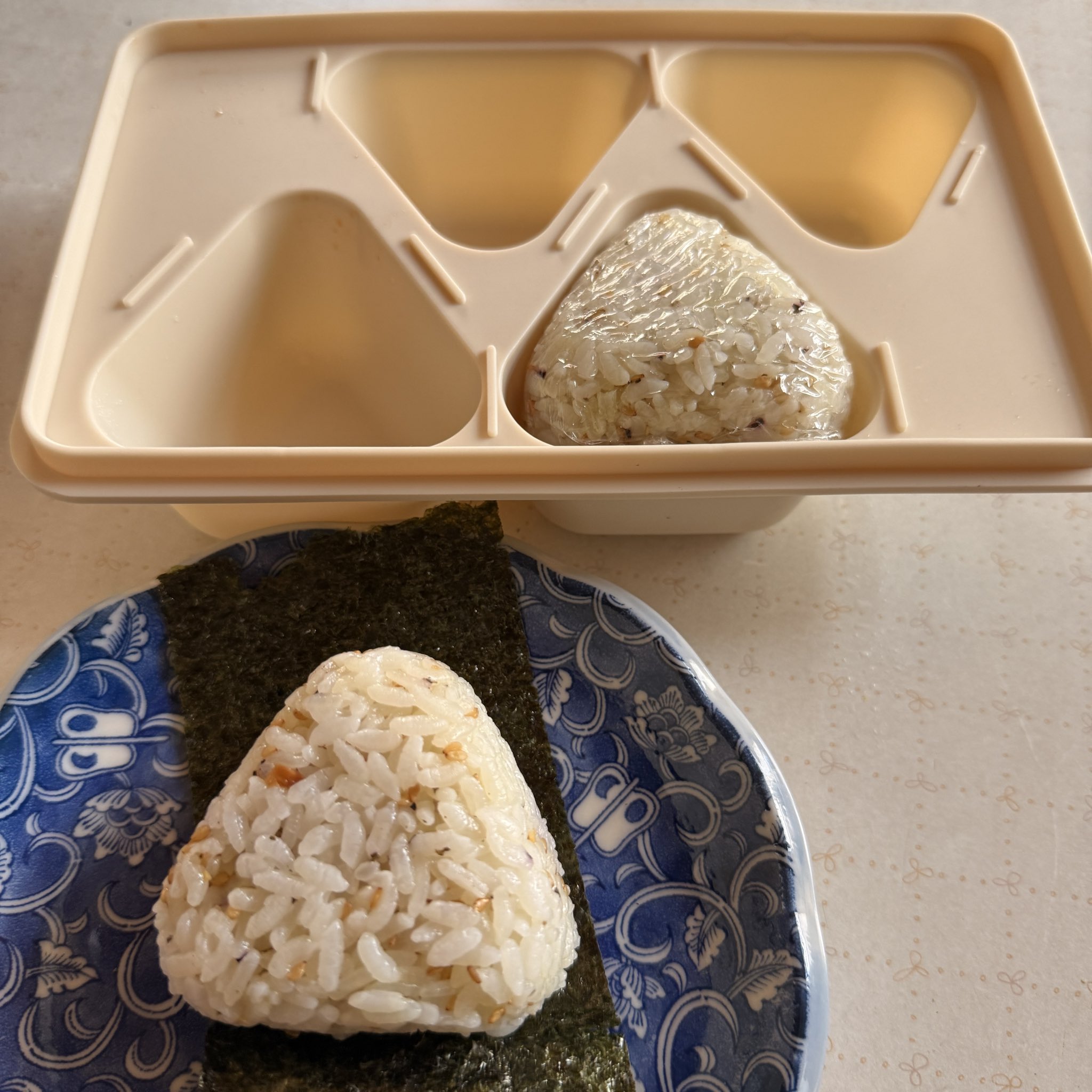 おにぎり osharewalker おにぎり おにぎり型 おにぎりケース 弁当箱 お