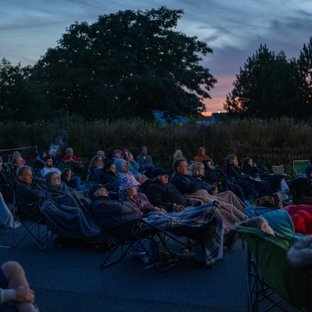 Mark your calendars, Sunset Cinema is back at Twr y Felin on 16th August with a special screening of Pirates of the Caribbean: The Curse of the Black Pearl.

Book Here - ow.ly/jlel50WmWI1

#twryfelinhotel #celticcollection #pembrokeshire #sunsetcinema #piratesofthecaribbean