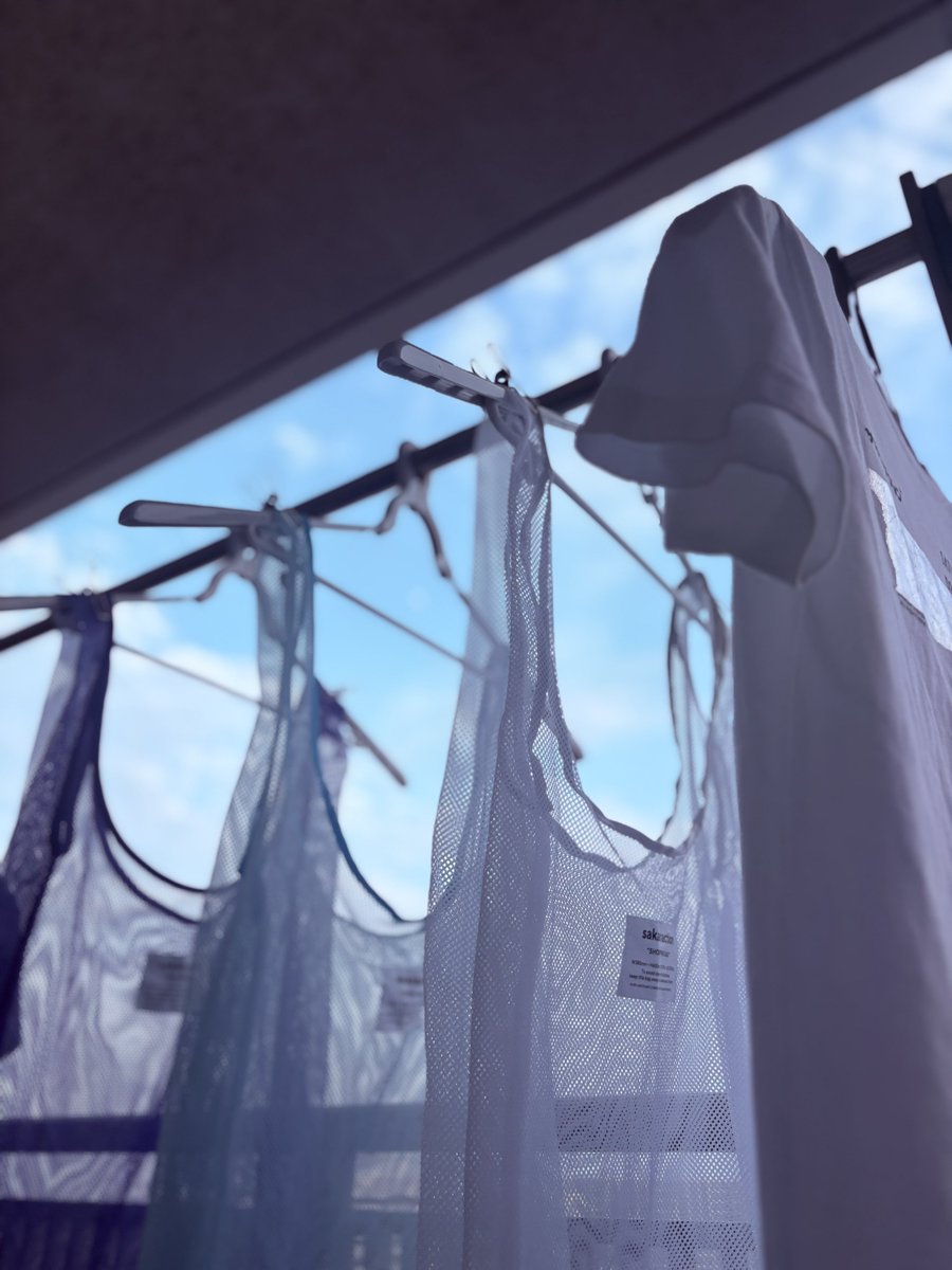 ayan_2u's tweet image. お裾分け届けに寄ってくれたお友達がふと見てタンクトップにハマってるの？たくさんあるね！と🎽😂
#サカナクション怪獣 
#SAKANAQUARIUM2025怪獣 
#MESHBAG