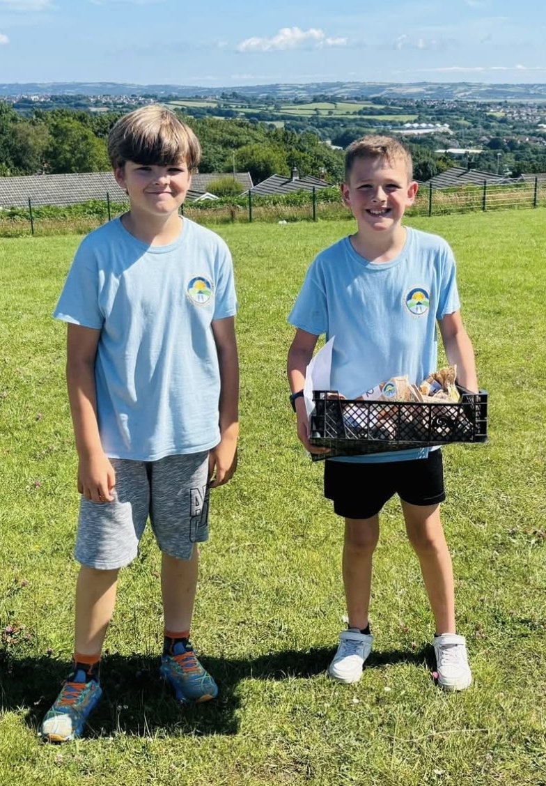SwissValleyCP's tweet image. Super effort by pupils in Years 1 to 6 who managed to raise over £200 for the Garden Project by selling potatoes they have grown and looked after this year. Big thank you to parents and staff who purchased produce & to @SwissValleyPTA for organising the Summer Fayre👍 Diolch pawb
