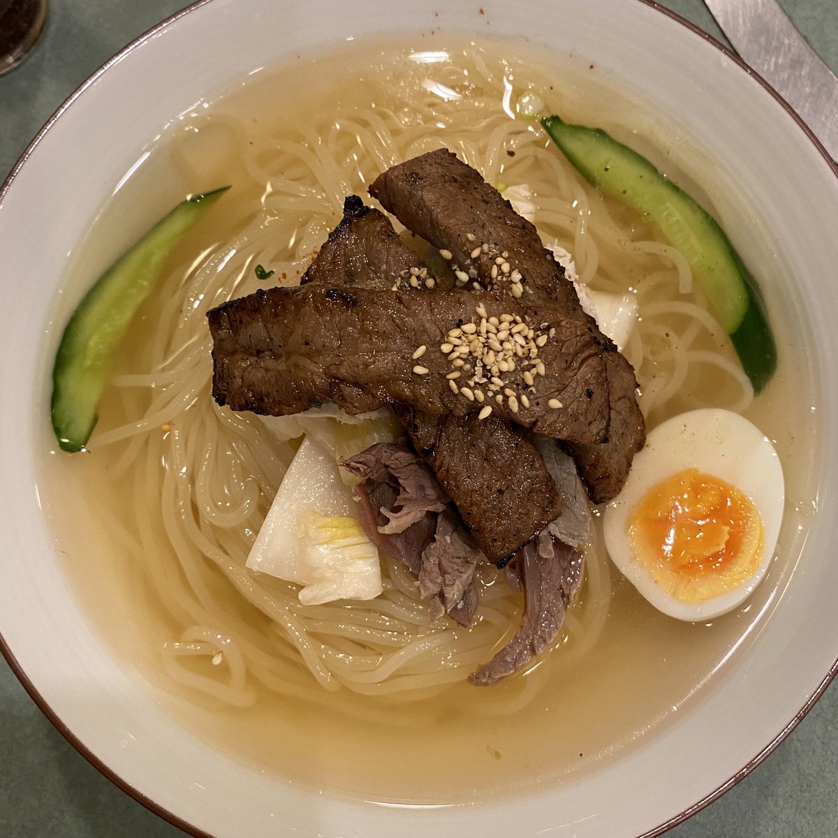 flourmoremore's tweet image. 🍅원조 평양냉면옥 본점 
maps.app.goo.gl/DVWcevWXeV6A5v…

재일교포가 운영하는 1939년 문을 연 현존하는 세계에서 가장 오래된 평양냉면집! 소고기향 수돗물맛(ㅋㅋ)이 아닌 동치미 육수 베이스에 쫄면 같은 식감의 면발이라 새로웠음