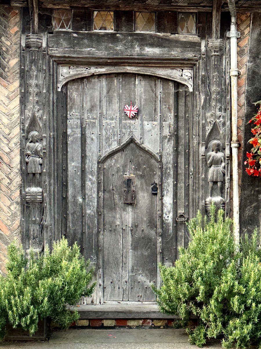 I do love a door within a door.
One of my favourite doors in Lavenham, Suffolk at the C15th De Vere House. Notice the little leadlights above the doorway to bring light into the hallway. #throwbackthursday
