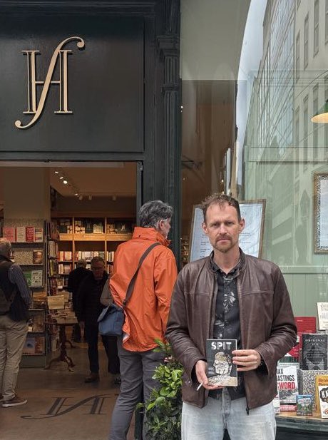 Epoque_Press's tweet image. And a few more signings by @davidbr42580158 at book shops in Dublin.
A big thank you to Hodges Figgis and @DubrayBooks for stocking copies of David’s novel, Spit.
Great to see it on the ‘Dubray Recommends’ section!
#epoquepresstitles #epoquepressauthors #BookRecommendations