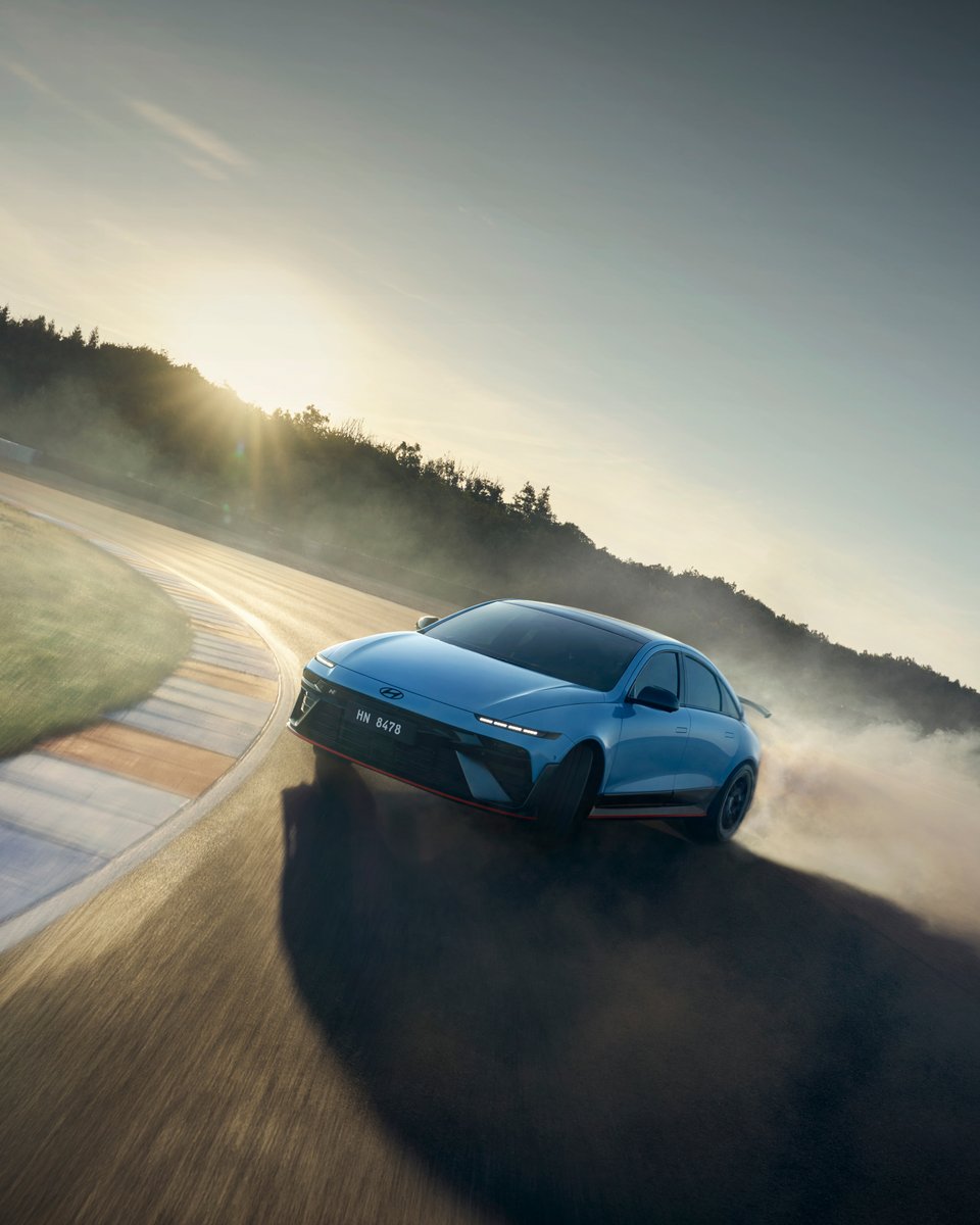 hyundai_kor's tweet photo. [IONIQ 6 N]

고성능 전기차의 새로운 기준.

#현대자동차 #Hyundai #Hyundai_kor
#HyundaiN #Neverjustdrive #현대N
#아이오닉6N #IONIQ6N #월드프리미어 #GFOS https://t.co/6M5H52hVZ2