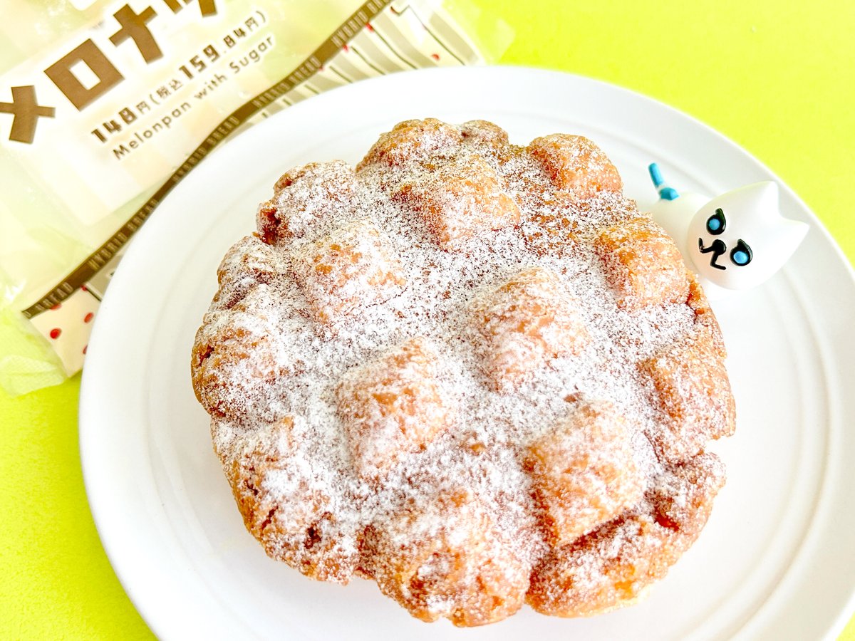 doorfumi2018's tweet image. 【食べたぜ】セブン新発売の「メロナッツ」をハントしたぜ!
メロンパンを揚げて粉糖をまぶした、メロンパンとドーナツのハイブリットパン。ザクザク香ばしくて、揚げパンっぽい懐かしい味わいがしたぜ。
#オヤツハント