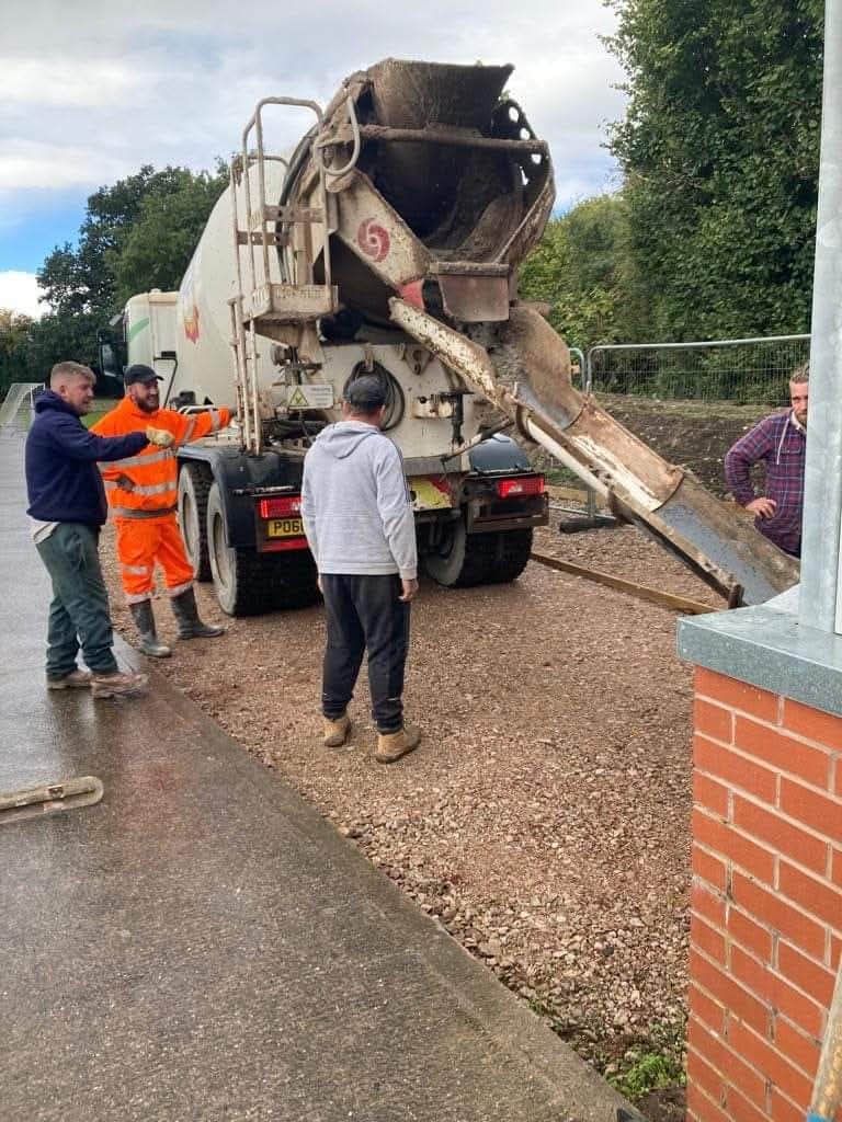 We would like to extend our sincere thanks to Titch Richard Roberts for his continued support and sponsorship, its very much appreciated
07966 759351
RICHARD ROBERTS
GROUND DEVELOPMENT
All aspects of groundwork undertaken..
landscaping, fencing etc.
Please support our sponsors 👍