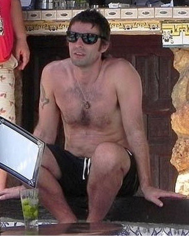 ImsoRegal's tweet photo. Hot Oasis Summer. https://t.co/JWrPmR6GDV
