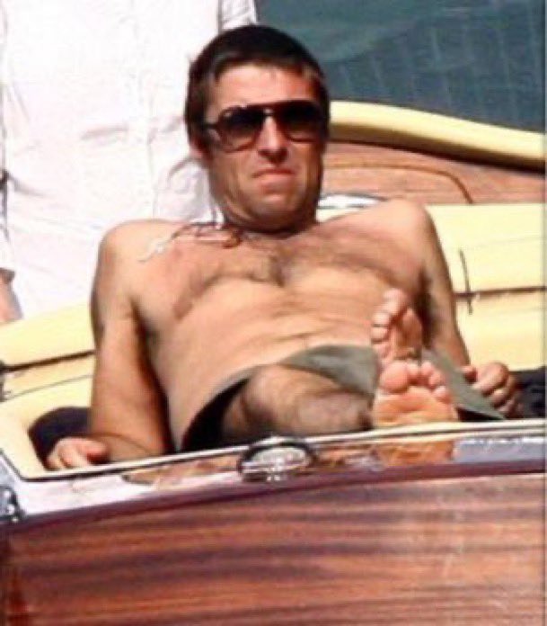 ImsoRegal's tweet photo. Hot Oasis Summer. https://t.co/JWrPmR6GDV