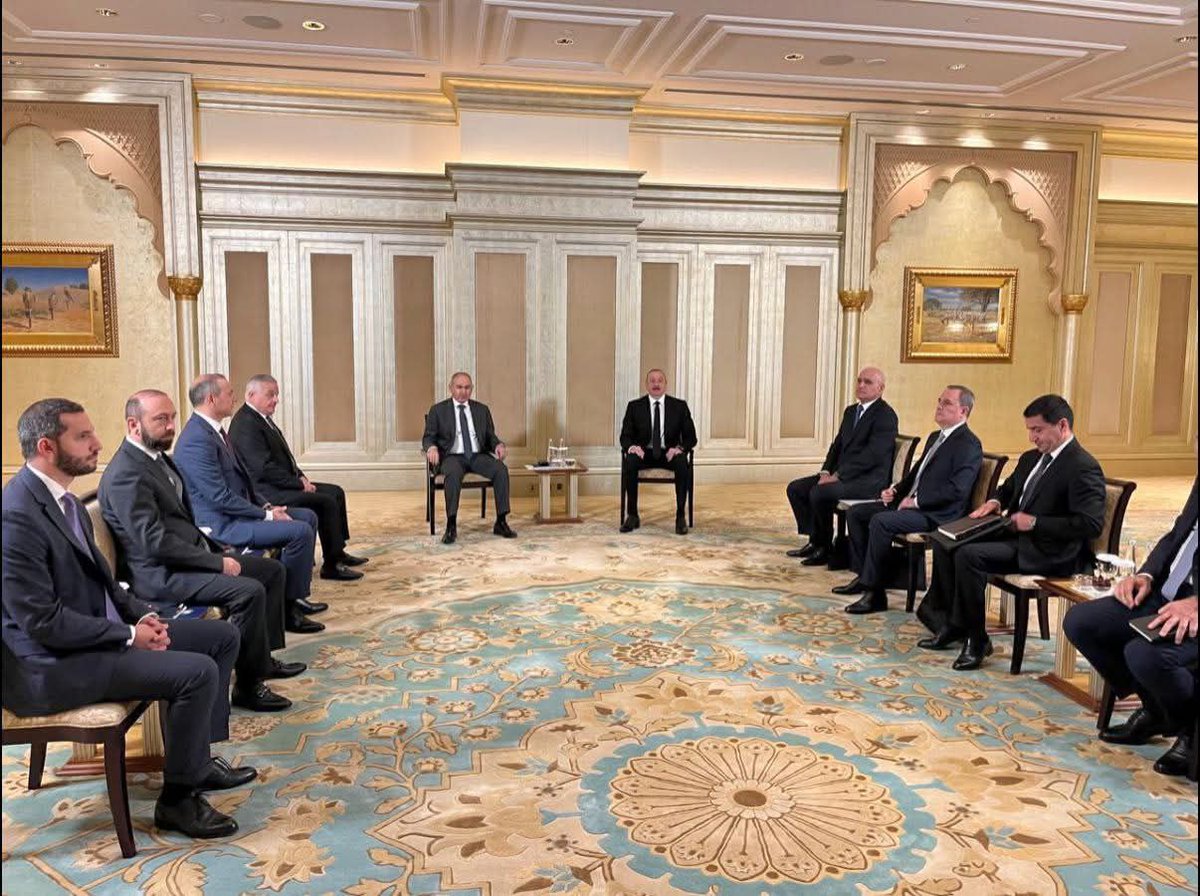 NKobserver's tweet image. #Armenia and #Azerbaijan heads of state and delegations meet in Abu Dhabi for discussing/signing a possible peace agreement.