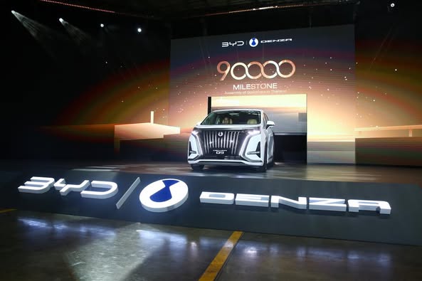 CA_Panorama's tweet photo. Chinese carmaker #BYD celebrated the delivery of its 90,000th new energy vehicle in #Thailand and the first anniversary of operations at its production facility in the country's Rayong province https://t.co/RYnZVU9fuj

Source: China Xinhua News https://t.co/3WCc6Es9bw