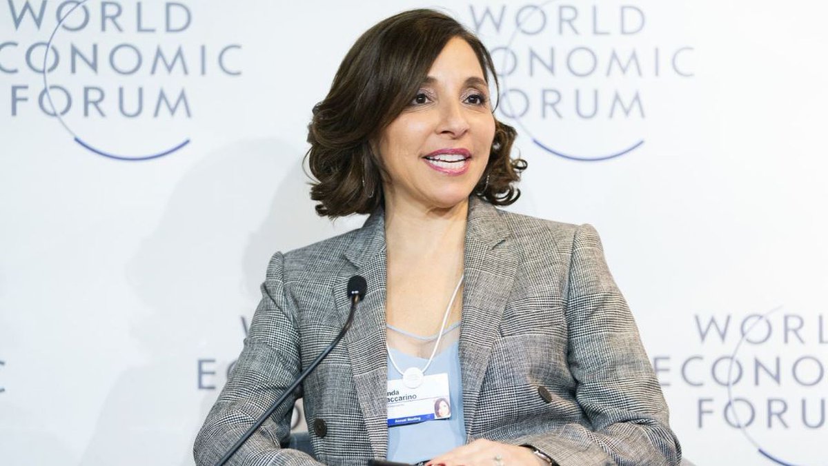 melanews's tweet image. Linda Yaccarino lascia la guida di X dopo due anni di trasformazione aziendale. La sua uscita coincide con lo scandalo del chatbot Grok, mentre Musk punta sull'integrazione con l'IA. #SocialMedia #ElonMusk #TwitterNews