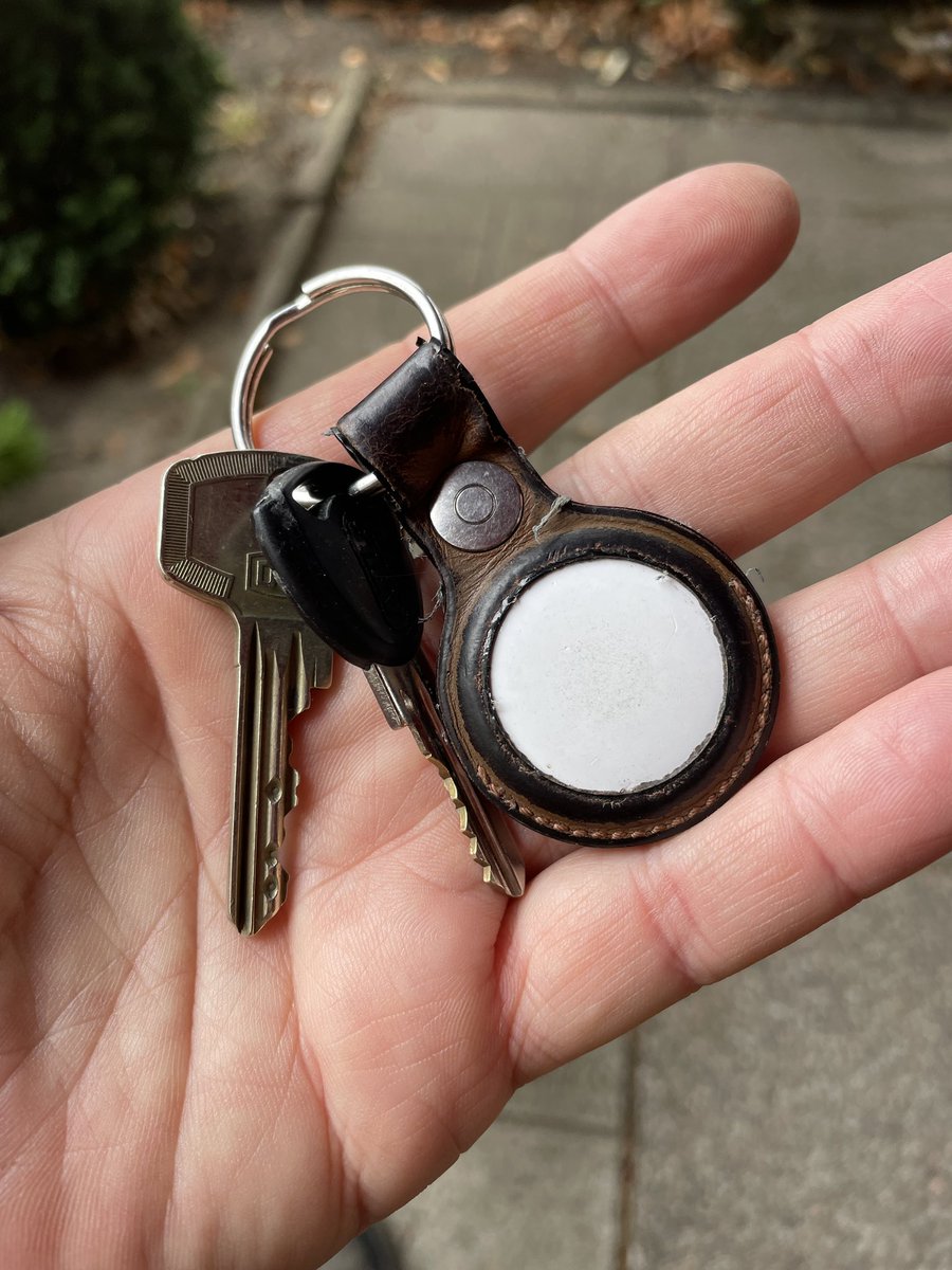 BikerPankow's tweet image. So — jetzt mal bitte Follower-Power in #Pankow #Niederschönhausen: Schlüssel gefunden!