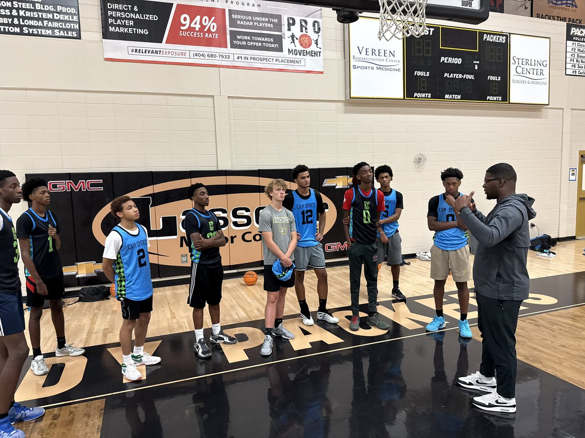 chriscamsports's tweet image. I would like to thank Coach @emersonjamal_ for coming to watch our guys workout before the Live Period! We appreciate you giving our guys information on Union University! @SouthGAHoops @connect_hoops @OntheRadarHoops @DrKrisWatkins @BTS_Report @VikingsMBB @locksWAY_OTR
