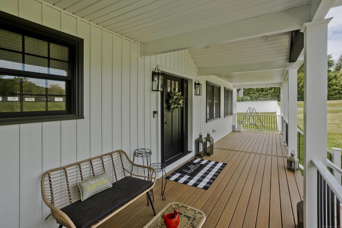 Jenthomes's tweet photo. 56 Margaret Street, Monson, MA, 01057
4 bed | 3.5 bath 3292 Sq. Ft.
Active | $749,999
https://t.co/bhSyfIHBVb
This move-in ready modern farmhouse perfectly blends style, function, and comfort on 2.23 private acres. Featuring 4/5 spacious bedrooms, 3 full baths, &amp; 1 half bath,... https://t.co/l0zeiRLf3H