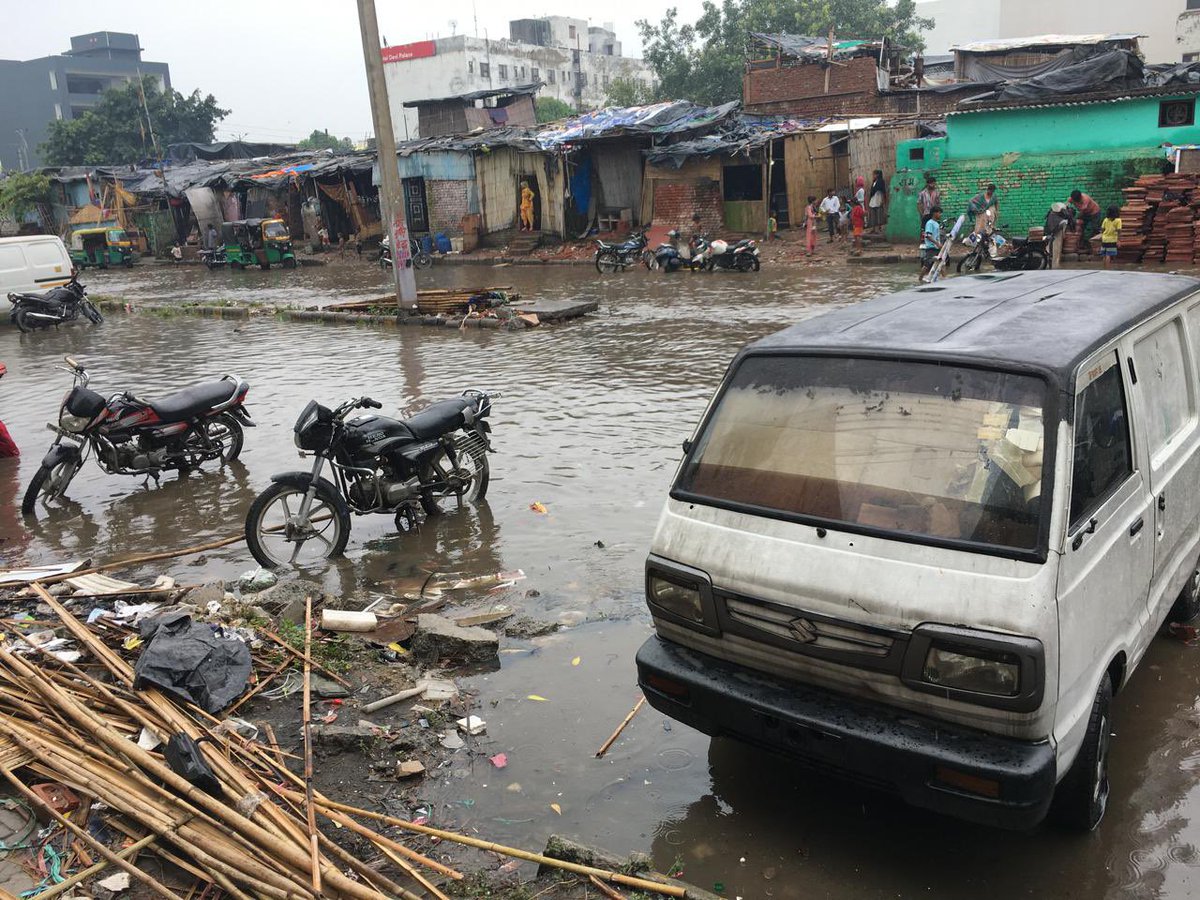 AdvAkansha's tweet photo. @DiprHaryana @AjayKumarIAS13 Severe waterlogging and blocked sewers in Sec 12A HUDA Market; vehicles badly stuck in deep water and road potholes. No one bothered to fix situation despite endless complaints. Cars are stuck in potholes and deep water, no one for rescue. Shame Shame🙌 https://t.co/R3NppAshSj