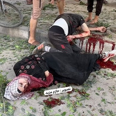 La postal del terror de esta mañana en Gaza, eran niños que simplemente iban de la mano de sus padres a conseguir algo de comida a un punto de reparto de ayuda humanitaria... pero "Israel" mató a los padres y mató a los hijos.

Pero lo que le molesta a los sionistas no es esto,