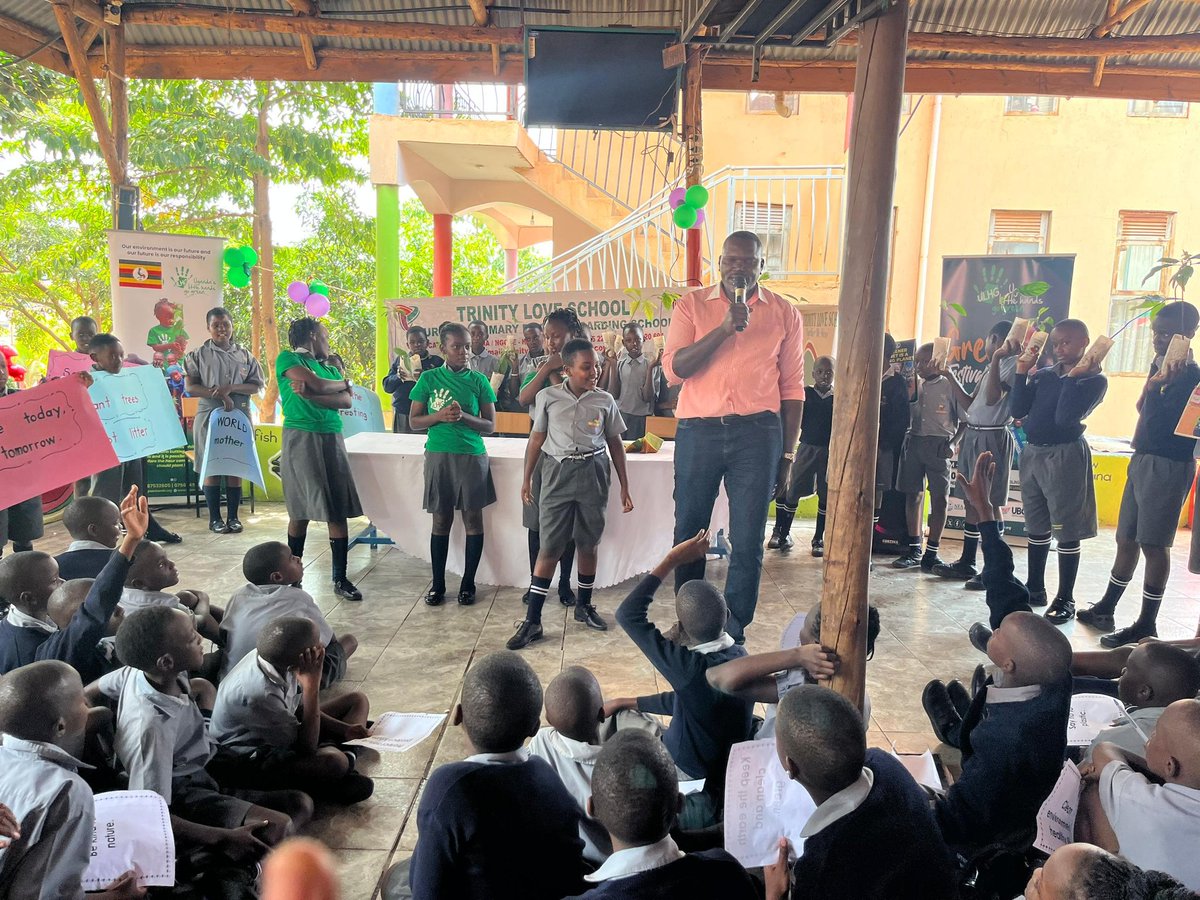 ssemwogererewyc's tweet image. We appreciate @JosephMasembe1 , who is not only a devoted parent to his own children but also a guiding figure for all, nurturing &amp;amp; educating young climate stewards on how to combat climate change. #GoGreenUg #GreenFestival25 #ClimatreffPunkt @JosephMasembe1 @rhosking252