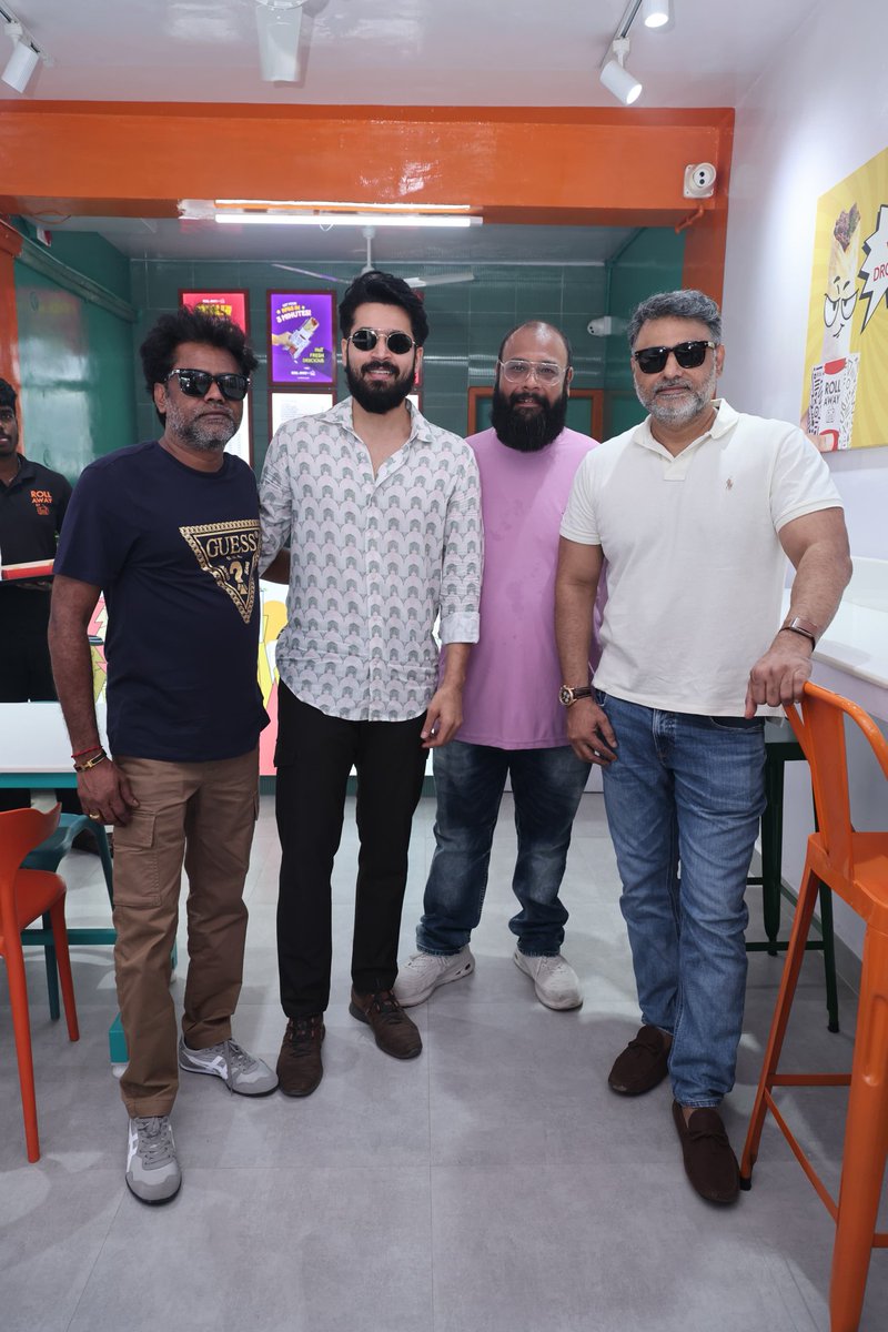 Troll_Cinema's tweet photo. #RollAway Hits Velachery!
After rocking Alwarpet & VGP, the cult-fave kathi roll spot opens its 3rd outlet, now serving till 2 AM!
@iamharishkalyan did the honors at the launch 🙌
#BestKathiRollsInVelachery 🌯✨ https://t.co/gtlJVsTg5d