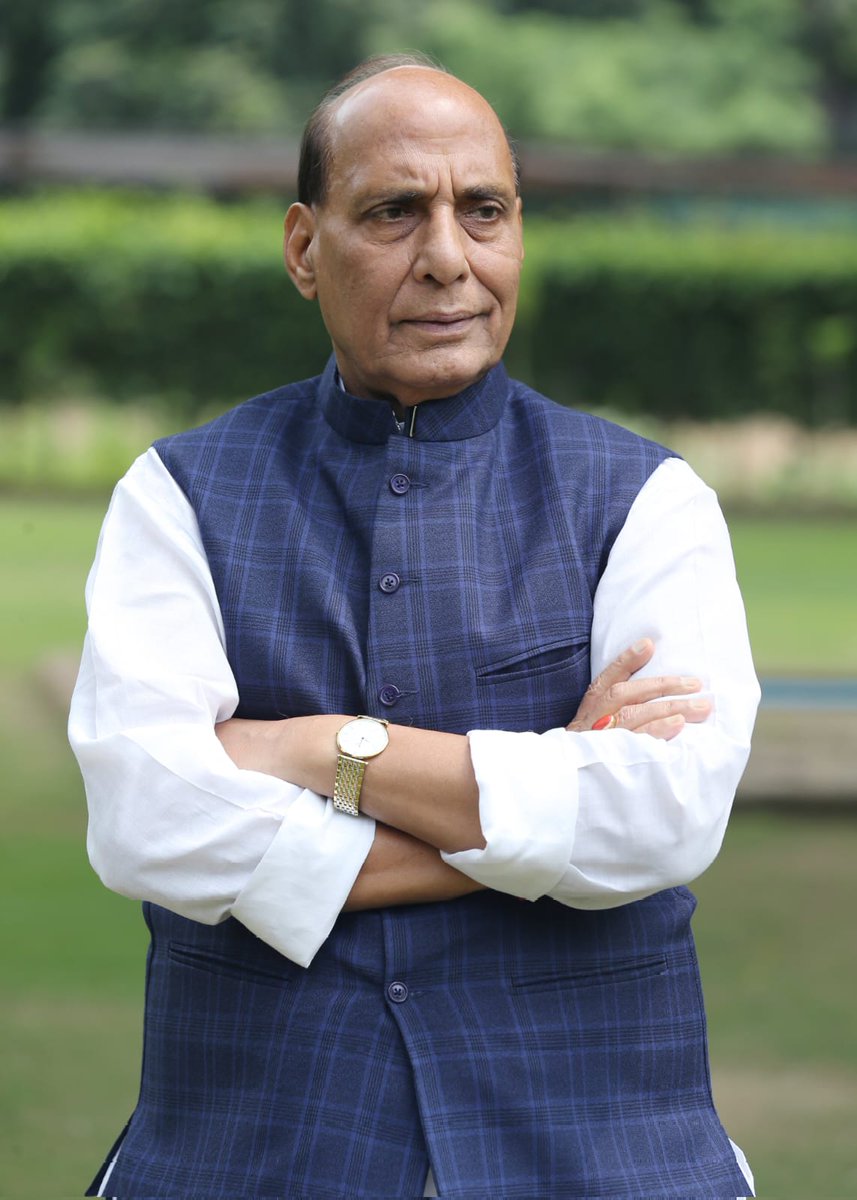आदरणीय रक्षा मंत्री एवं भारतीय जनता पार्टी के वरिष्ठ राजनेता श्री राजनाथ सिंह जी को जन्मदिन की हार्दिक बधाई और शुभकामनायें। 

आपका विशाल अनुभव, दृढ़ नेतृत्व और राष्ट्रहित में समर्पण देशवासियों के लिए प्रेरणास्रोत है। आपके कुशल मार्गदर्शन में भारत की रक्षा नीति सुदृढ़ हुई है और