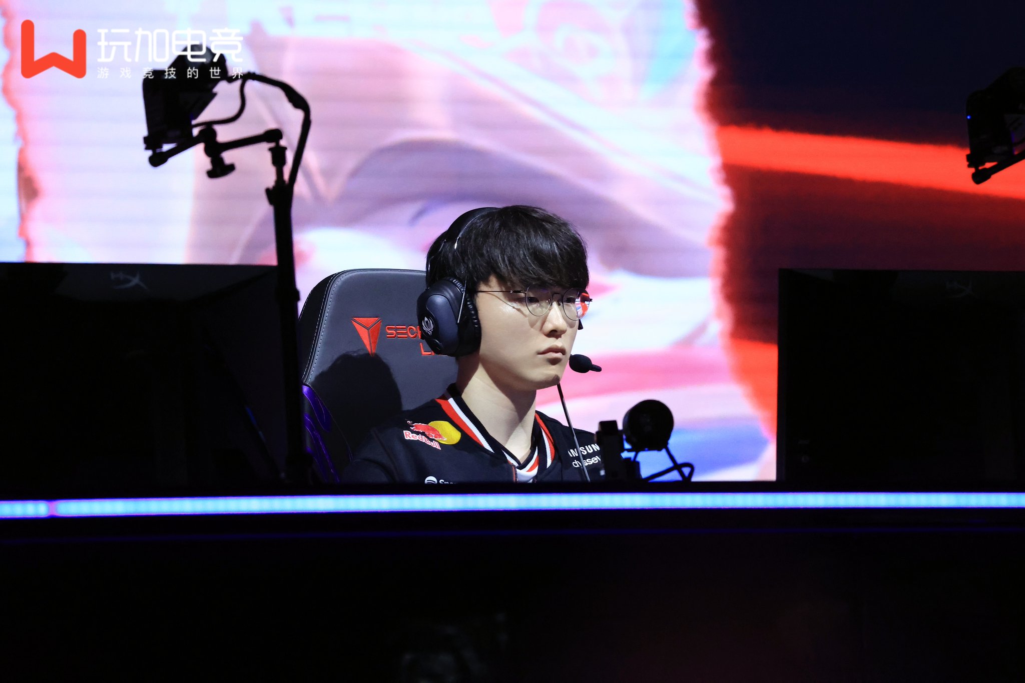 o x o. ꕤ｡ﾟon X: 