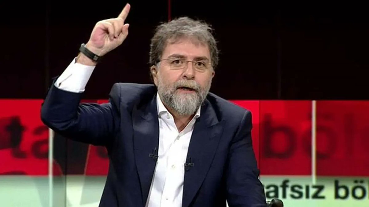 trhaber_com's tweet photo. Ahmet Hakan:

Öcalan’ın videosuna öfkelenenlere soruyorum

📌Niye öfkeleniyorsun birader?

- Adam örgütüne silah bıraktırıyor. Bıraktırmasın mı?

- Adam örgütüne “Bırakın bu işleri artık” diyor. Demesin mi?

📌Niye çıldırıyorsun birader?

- Silahlar susacak. Susmasın mı?

- Kan akmayacak. Aksın mı?

- Terörsüz Türkiye’ye ulaşılacak? Ulaşılmasın mı?

📌Niye kendinden geçiyorsun birader?

- Yarım asırdır süren terör devri kapanıyor. Kapanmasın mı?

- Artık dağlarda teröristler olmayacak. Olsun mu?

- Terör üzerinden emperyalist amaçlar gerçekleşmeyecek. Gerçekleşsin mi?

📌Sahi senin derdin nedir birader? Ne istiyorsun sen? Bir deyiver hele.