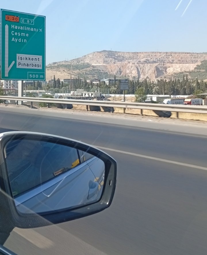 Güneşe dokundum umudum
Kalmayınca böyle oldum
Seni çok düşündüm küçüldüm
Eyvallah dedim yollara düştüm..😌

Günaydın İzmir