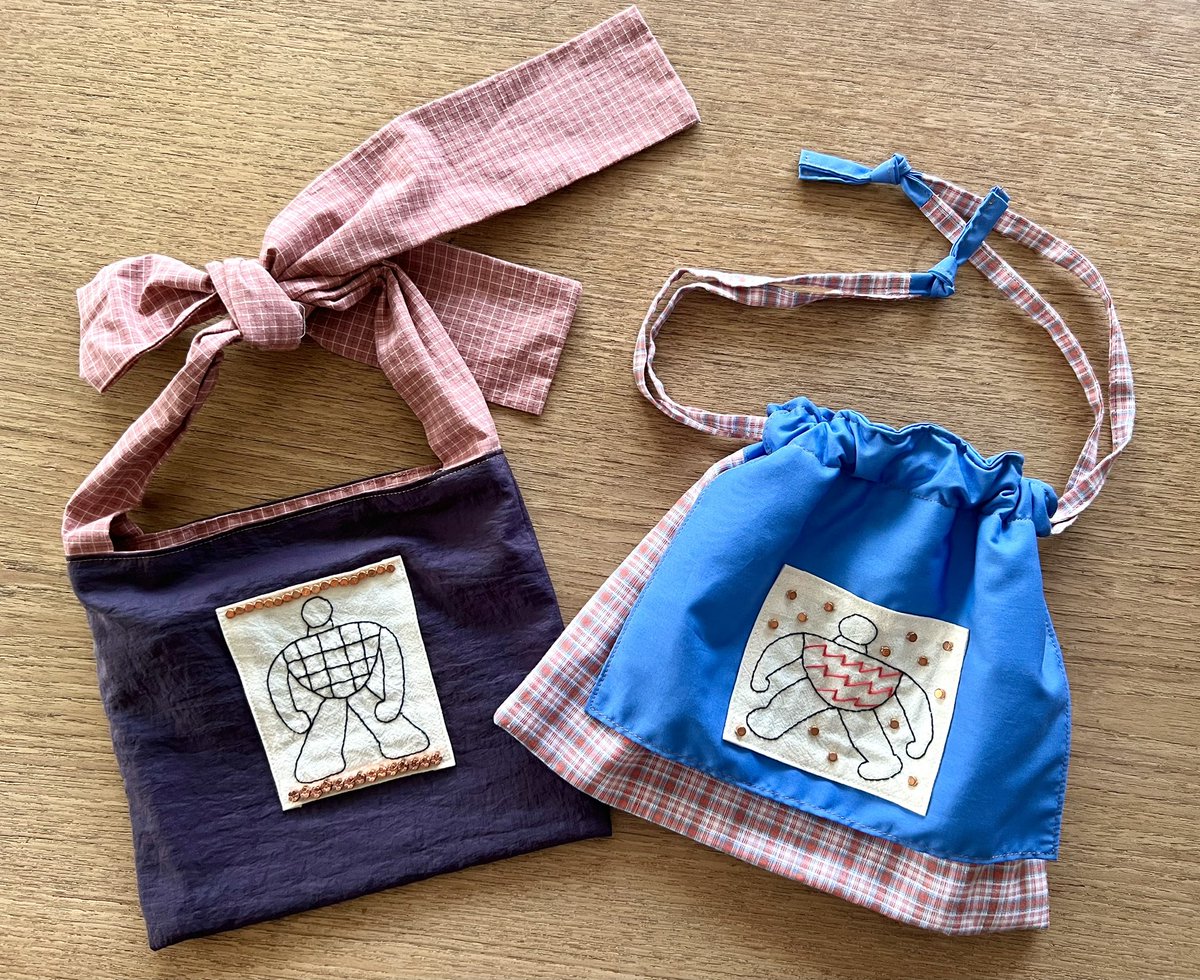 DOMA_YORIKO's tweet image. 7/10(木) 14:00-18:00 open
チャチャマンボ🌼やさしいチェックのミニバッグふたつ
エプロン飾りがひらひら可愛い巾着とショルダー紐の自由度が高いポシェット
どちらも静かなパワー感じる人刺繍とビーズ飾りがポイントです

※7/12(土)は臨時休業いたします
  何卒ご了承下さい

#チャチャマンボ
#DOMA