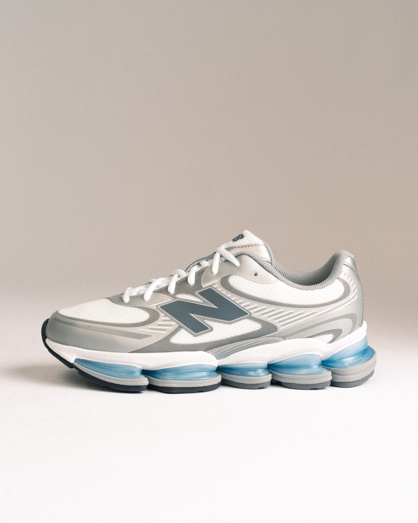 AFEWSTORE's tweet image. SHOP LINK ➡️ l8r.it/cg2N

The future is now: the New Balance ABZORB 2000 is here.
Blending retro running DNA with modern design, this silhouette turns cushioning into a visual statement.
Available at AFEW.

#NewBalance #ABZORB2000 #AFEWstore