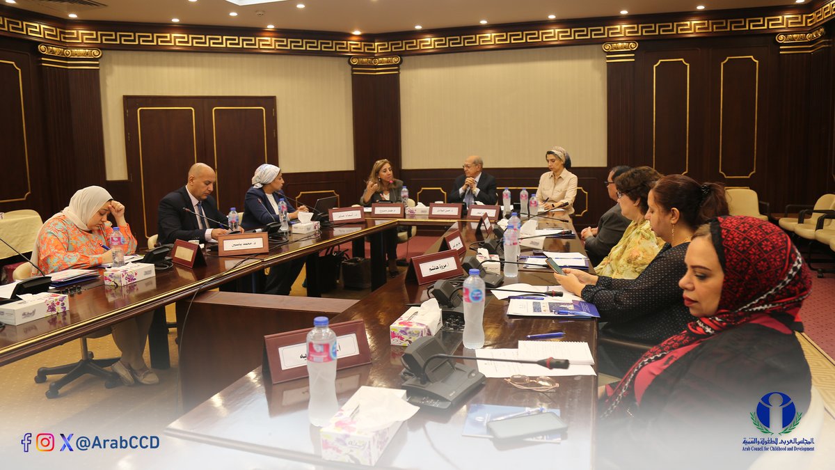 ArabCCD's tweet image. عقد #المجلس_العربي_للطفولة_والتنمية اجتماعا مع إدارة التنمية المجتمعية الرقمية بوزارة الاتصالات وتكنولوجيا المعلومات المصرية، بهدف بحث سبل التعاون المشترك في مجال تعزيز الوعي الرقمي وحماية الأطفال على الانترنت. 
ترأس وفد المجلس الدكتور @HassanBilawi  الأمين العام والأستاذة…