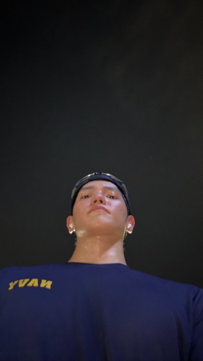 Taeyocng's tweet photo. Abang habis olahraga malam, dek. https://t.co/ARZSRmdXE8