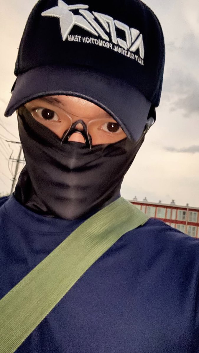 Taeyocng's tweet photo. Abang habis olahraga malam, dek. https://t.co/ARZSRmdXE8