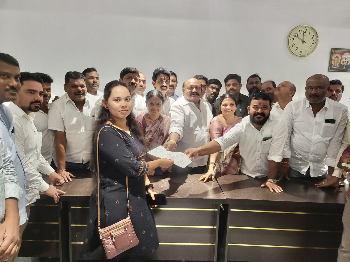 GangulaBRS's tweet image. Distributed CM relief fund cheque’s to 111 Beneficiaries  of Karimnagar constituency at MLA Camp office Karimnagar.

#karimnagar