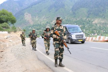 Indian_Rakshak's tweet photo. Saluting the vigilance of #BSF, providing unwavering security to #AmarnathYatra2025 pilgrims at every step of their journey. #YatraWithBSF
#earthquake #GuruPurnima #BikeTaxiWantsJustice #TejRan https://t.co/vb3fTbNh1r