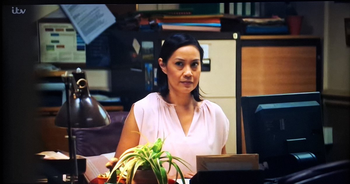 OffTheBill_'s tweet image. Wendy Kweh (DC Suzie Sim) as Lyn Chee in the second series of The Bay (2021).
Wendy appears in all six episodes of this series, occasionally being credited on the main titles.
#TheBill #OffTheBill #TheBay